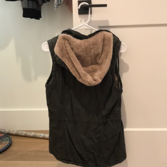 Army green fur lined vest - Picture 2 of 5